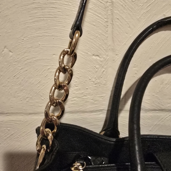 GUC Michael Kors Black Hamilton Tote Bag with Gold Accents - Picture 7 of 14